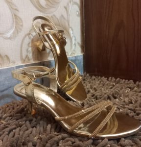 Metro Heels Golden (size US 9 EU 39-40)