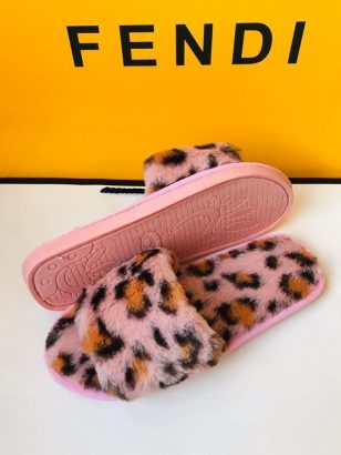 Fur slipper