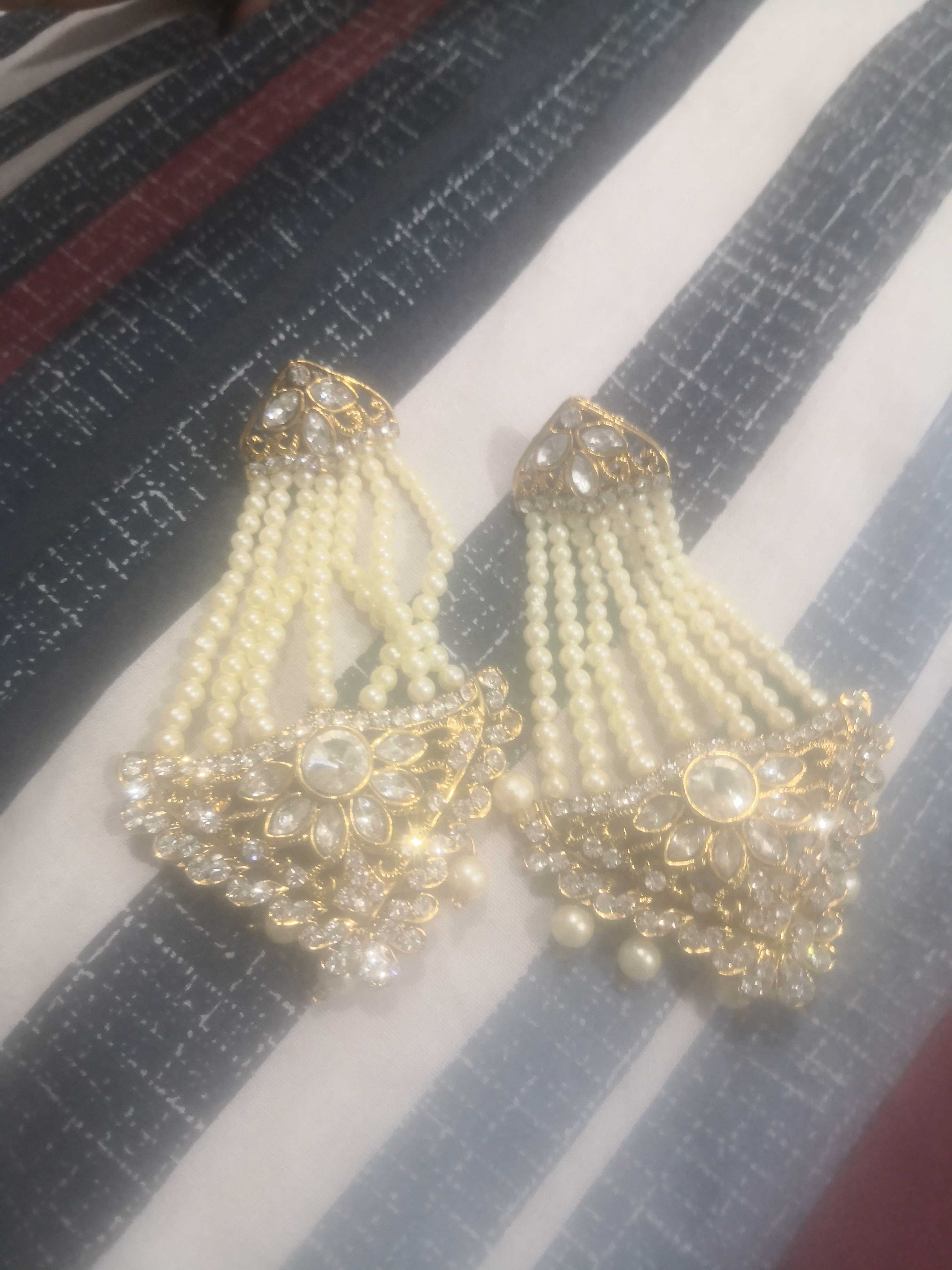 Elegant, traditional style earrings