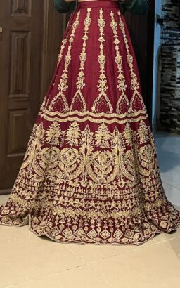 Mohsin Naveed Ranjha Formal wedding bridal maroon lehnga with dupatta